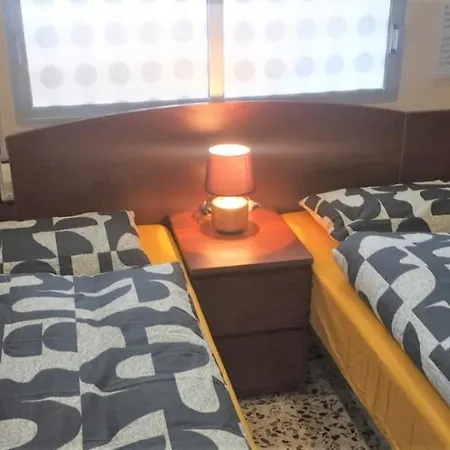 Apartment Fantastic Location - Ground Floor In Walking Distance To The